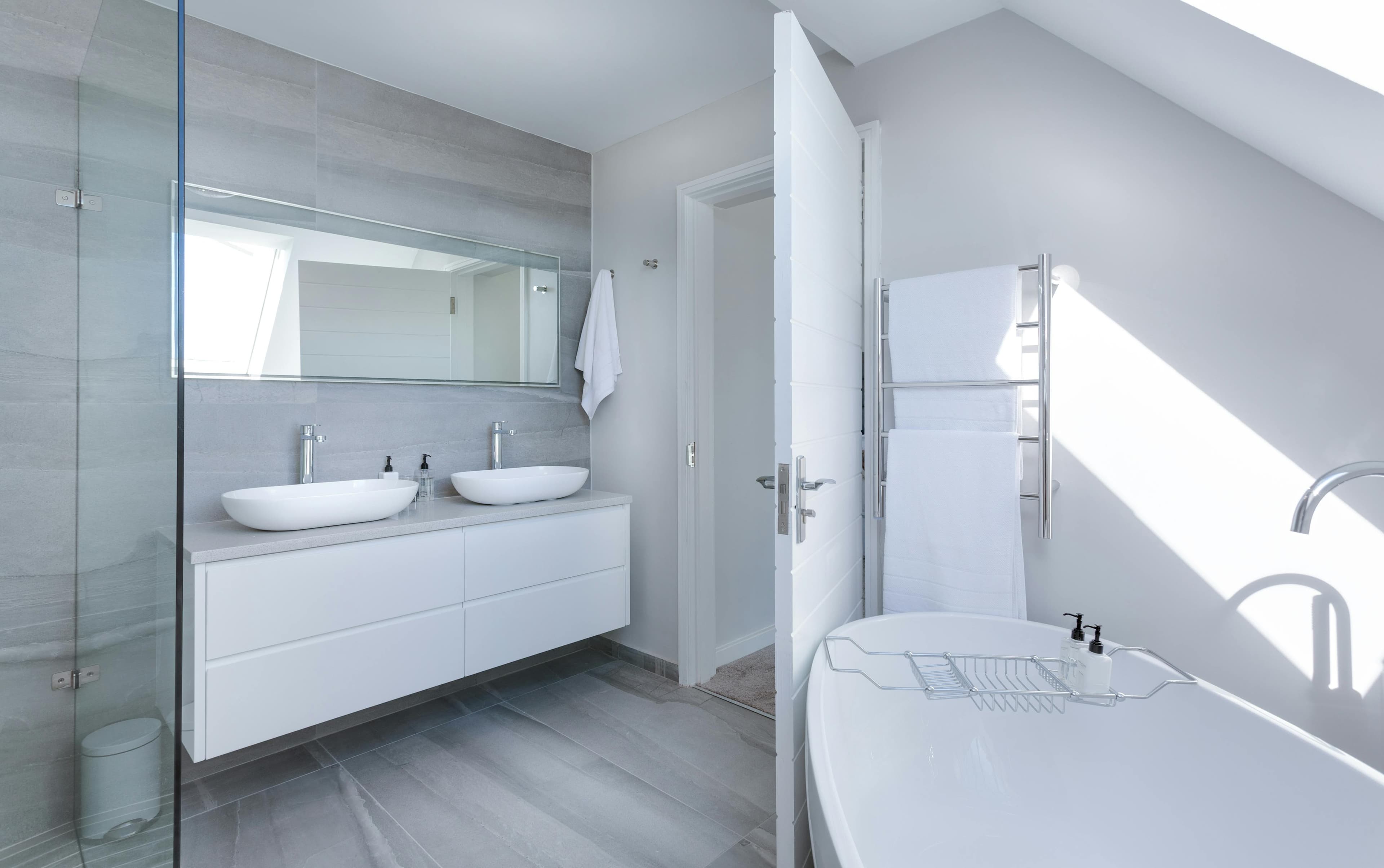 Shower vs. Bathtub: Which Adds More Value to Your Home?